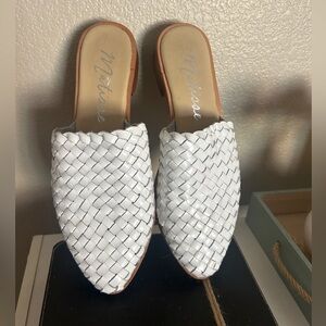 Anthropologie Matisse White Woven Mules size 7